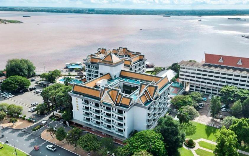 Himawari Hotel Apartments Phnom Penh Exterior foto